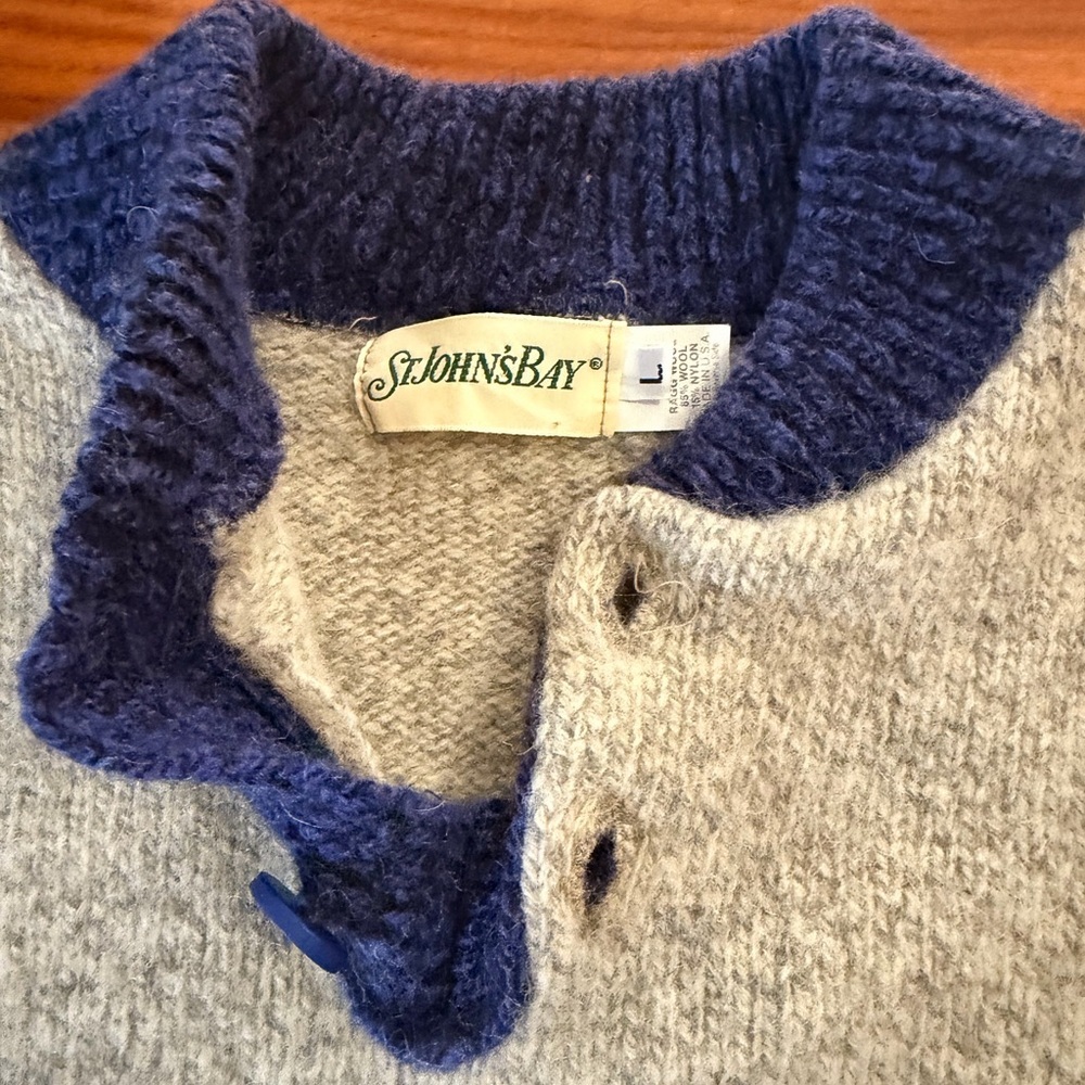 St. John's Bay Wool Gray and Blue Crewneck Sweater vintage - Picture 2 of 6